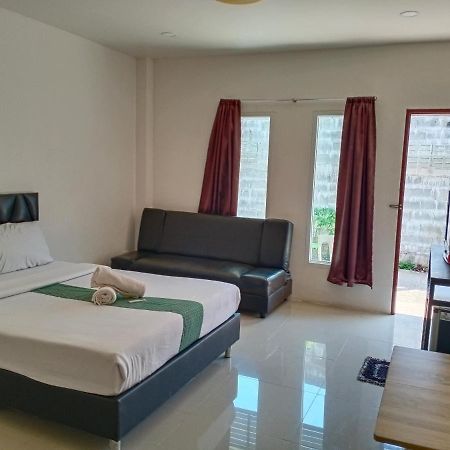 Tom'S House Hotel คุระบุรี ภายนอก รูปภาพ